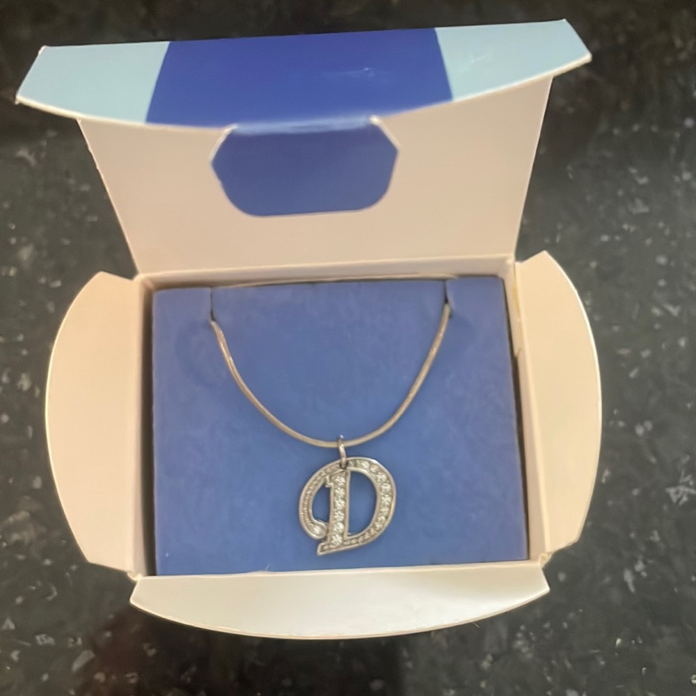 💙AVON Rhinestones Pave Initial D necklace.